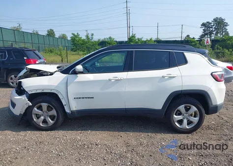 2019 Jeep Compass Latitude 4X4 z USA, uszkodzony, nr VIN 3C4NJDBB2KT792196